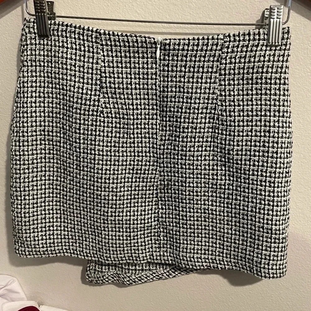 Cupshe tweed faux pearl mini skirt size‎ Small - Picture 4 of 6